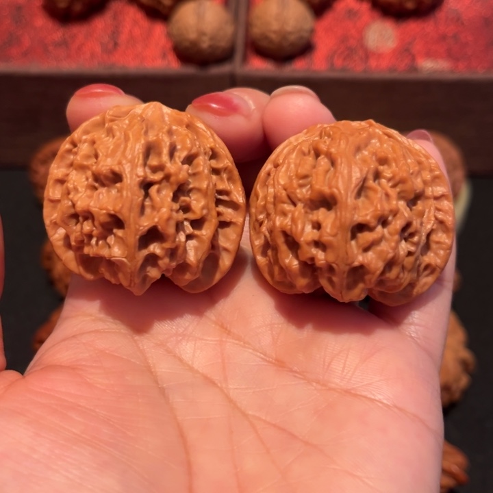 文玩核桃吊坠苹果园