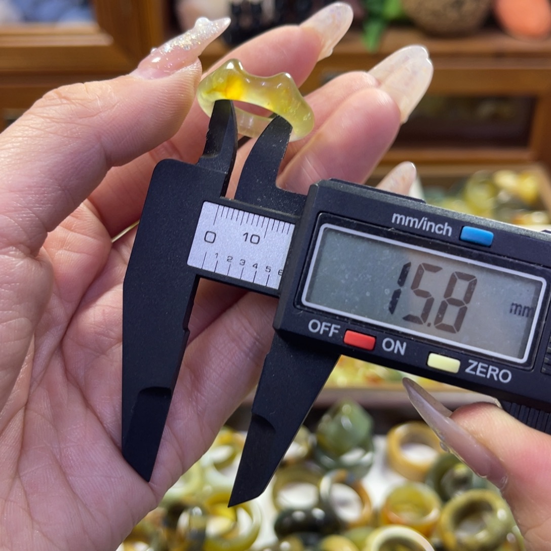 蛇纹石玉未镶嵌手镯60