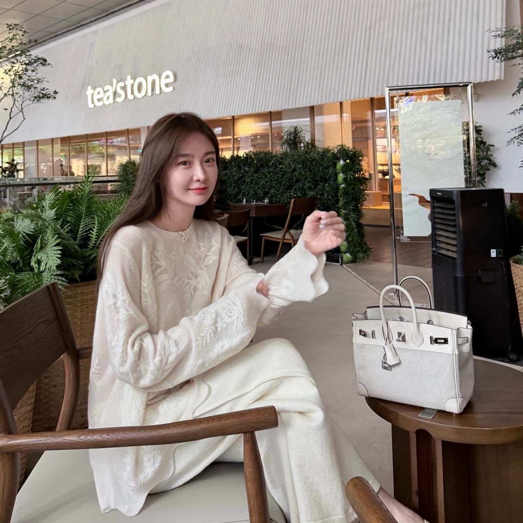 Tsuen荃壹“氧气因子”高端线重磅刺绣贵气时尚羊毛开衫+长袖