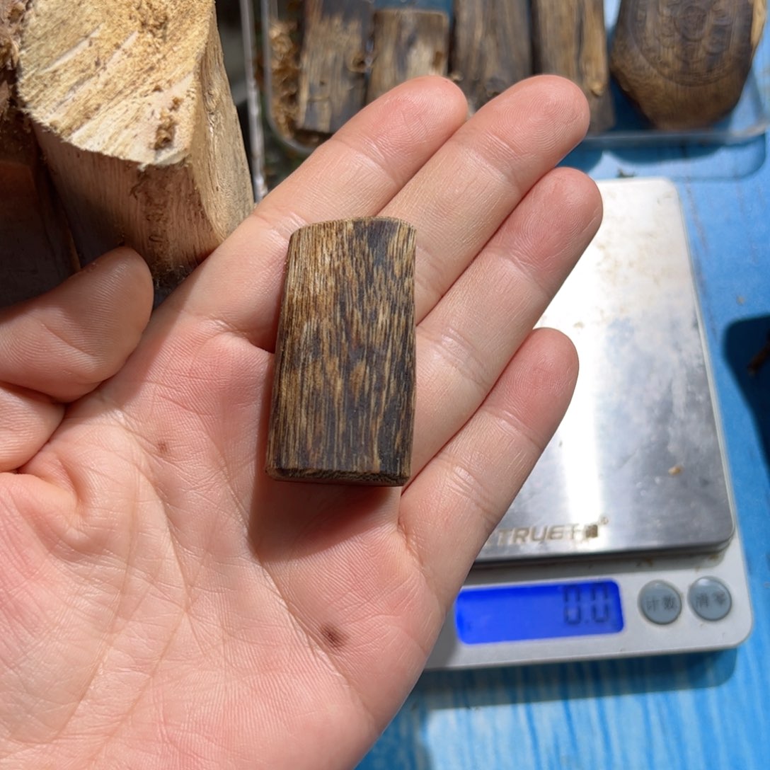 沉香吊坠白棋素牌6.4克