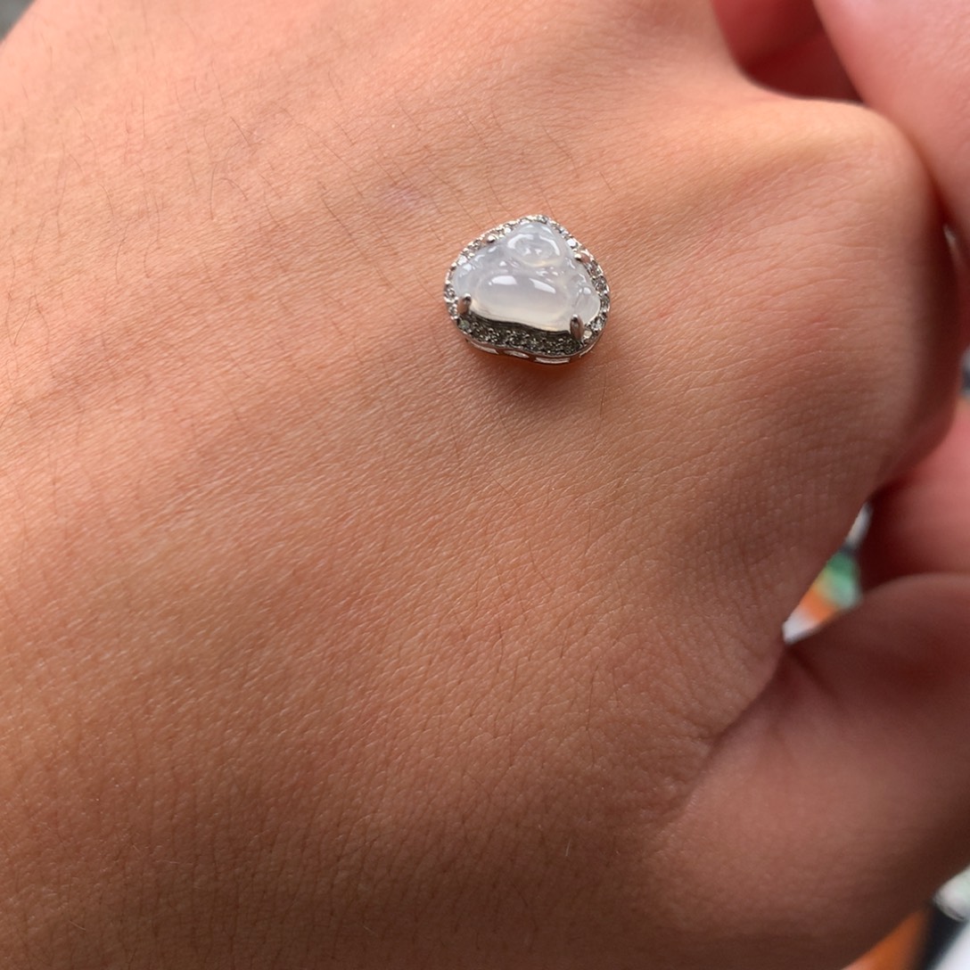 翡翠未镶嵌颈饰你是