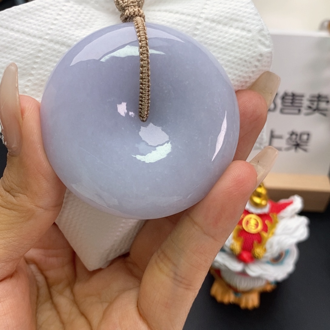 翡翠挂件未镶嵌翡翠