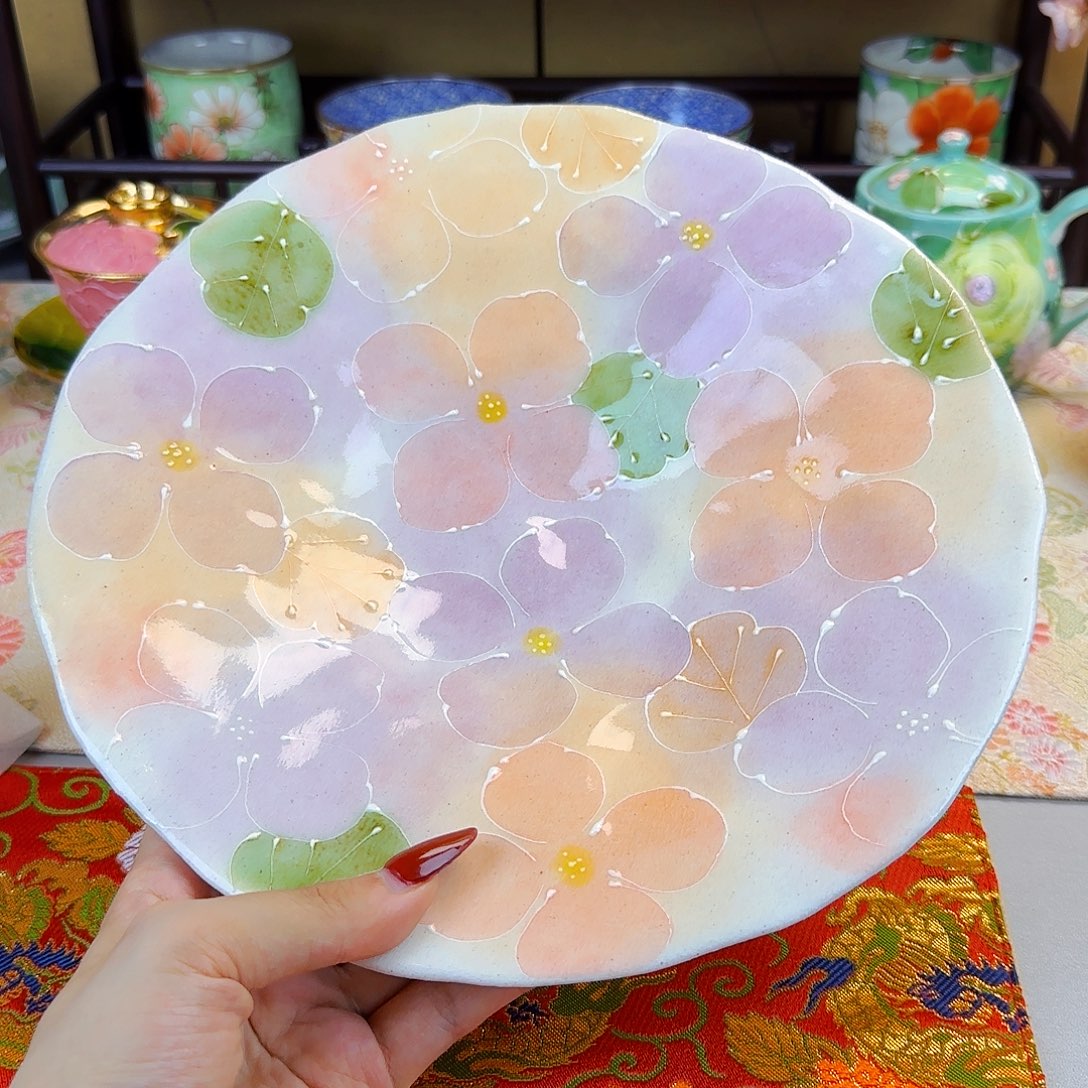 他家茶具瓷器真美！