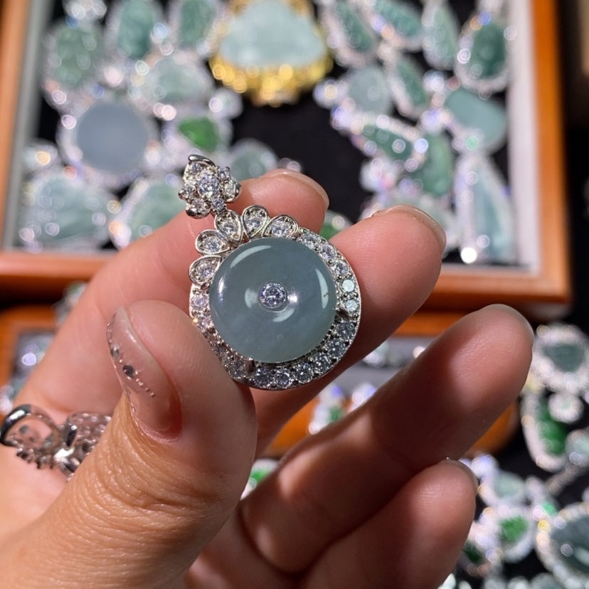 【闪购商品】翡翠颈饰未镶嵌天然