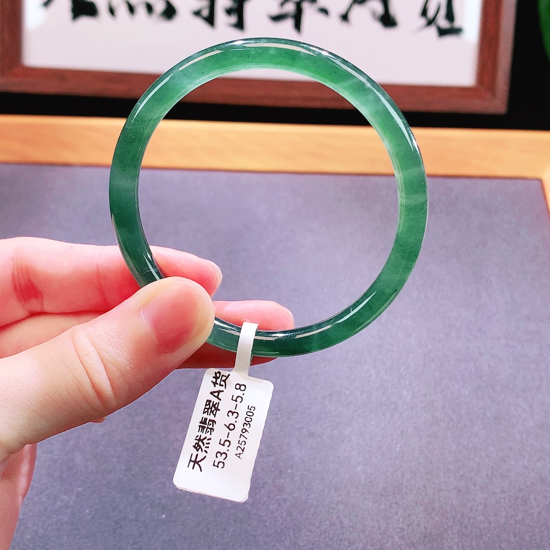 翡翠手镯未镶嵌天然翡翠