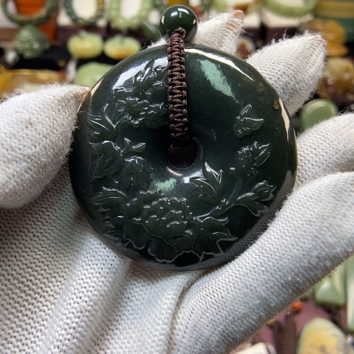 未镶嵌岫岩老玉（透闪石质玉）把件