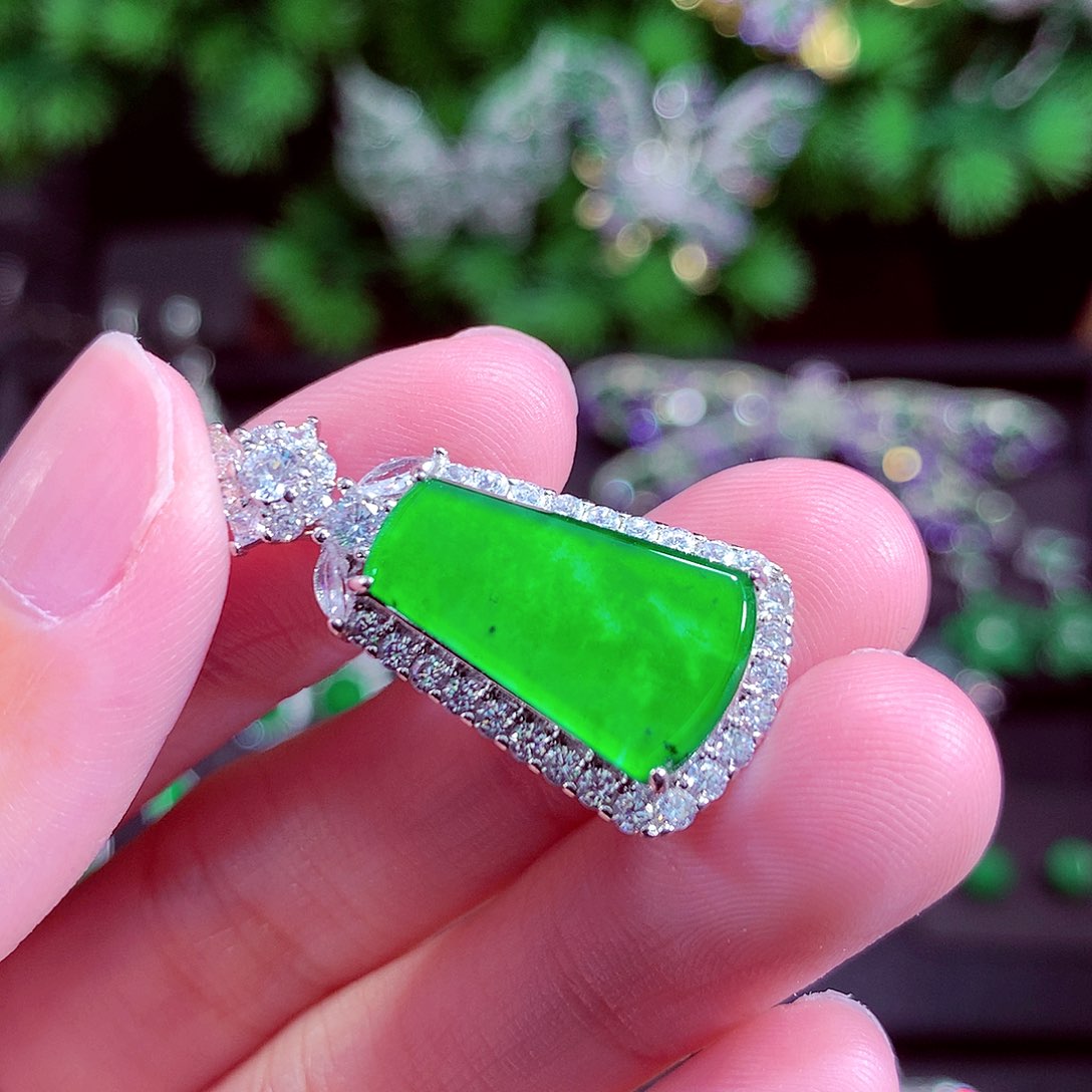 颈饰未镶嵌翡翠天然