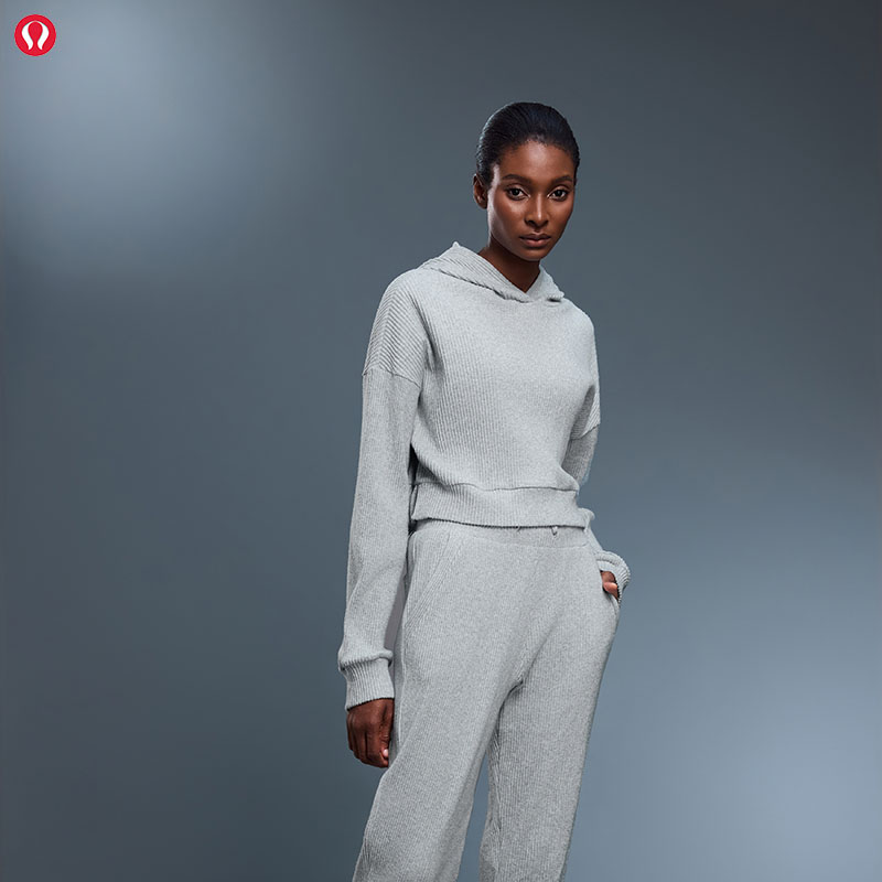 露露首领宽松连帽运动卫衣女针织百搭春秋上衣短款通勤休闲套头衫