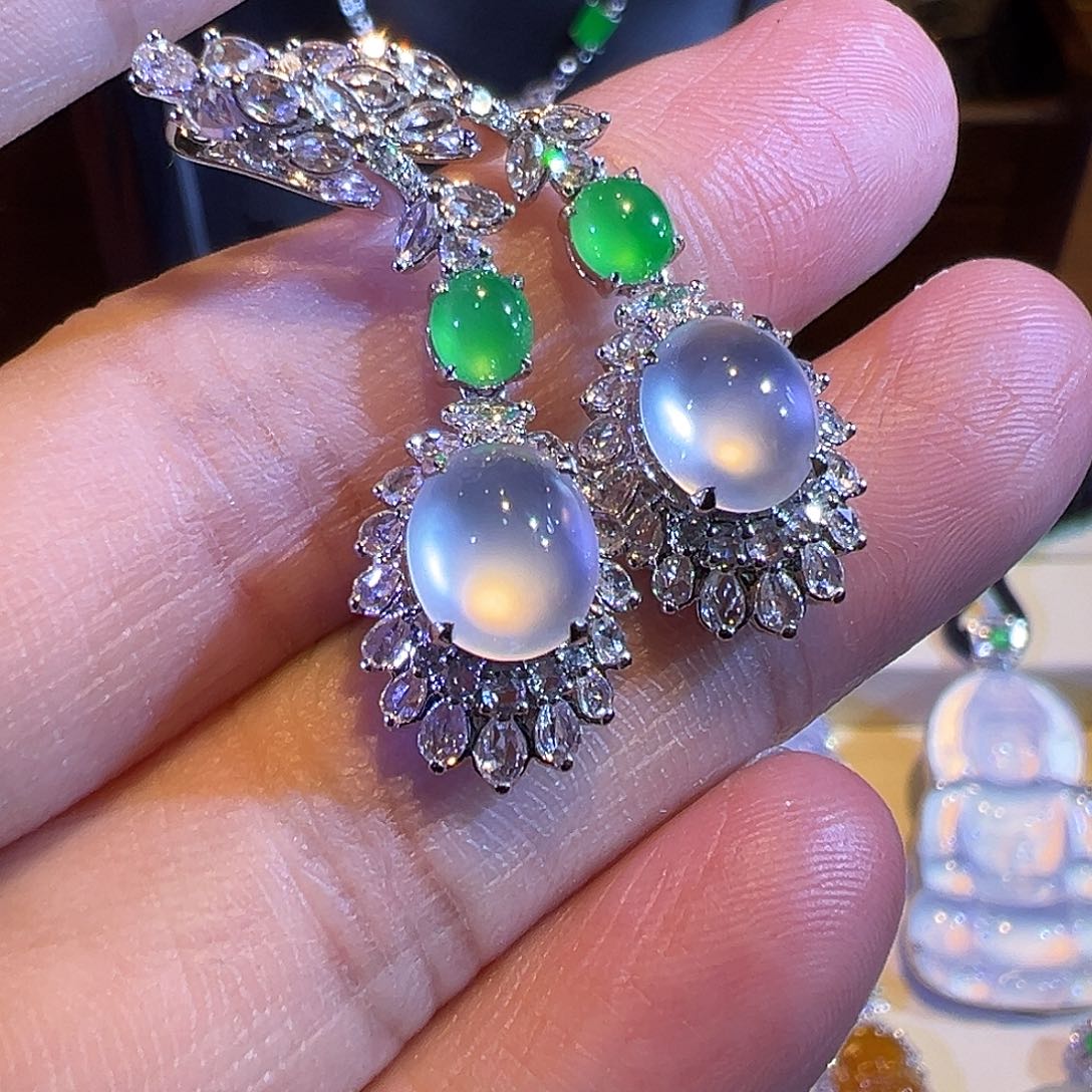 翡翠耳饰18K金镶嵌玻璃种极光白蛋面