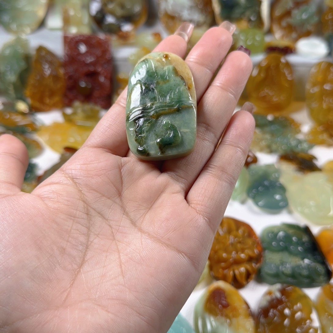 蛇纹石玉颈饰未镶嵌