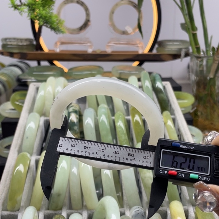 蛇纹石玉未镶嵌手镯247