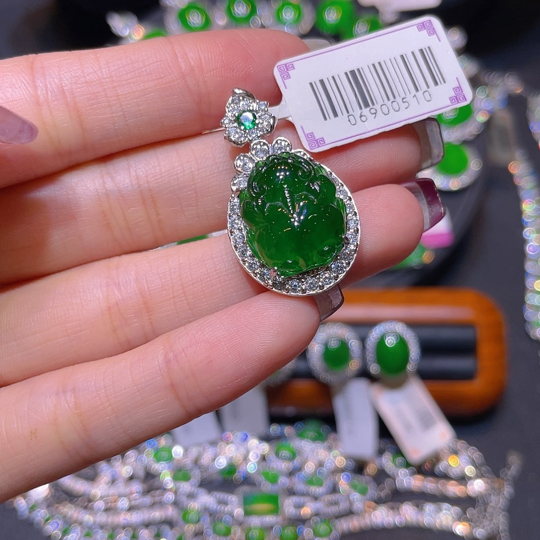 吊坠(不含链)未镶嵌翡翠