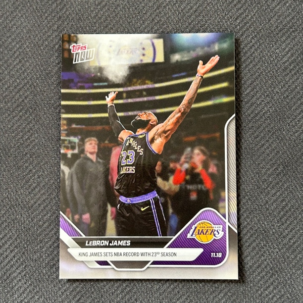 25-26Topps Now勒布朗詹姆斯开启第23个赛季时刻卡经典撒镁粉选图