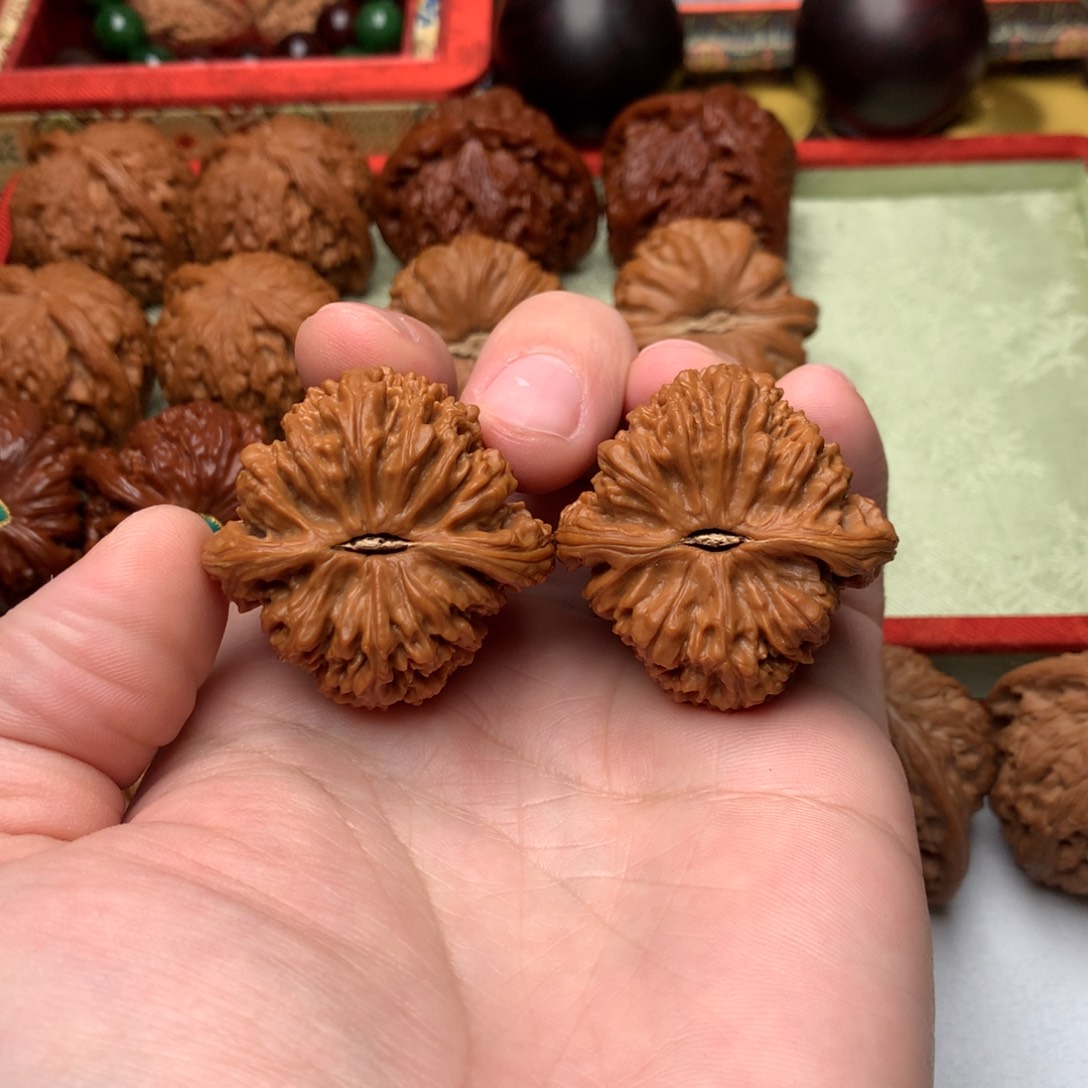 文玩核桃吊坠39尺全品三角南疆石狮子头