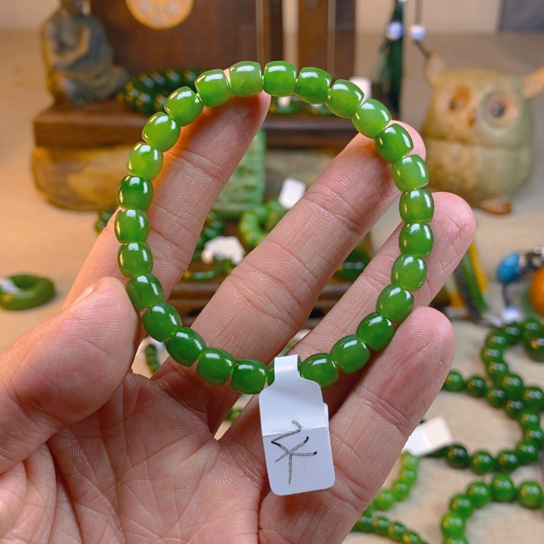 和田玉颈饰未镶嵌填**字