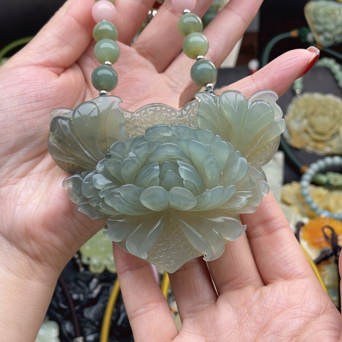 蛇纹石玉颈饰未镶嵌从**定