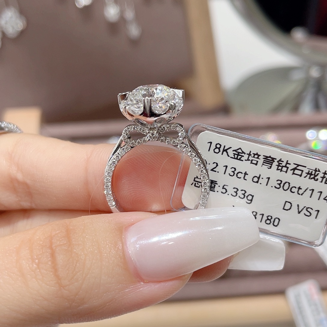 哇***哈18K金镶嵌实验室培育钻石