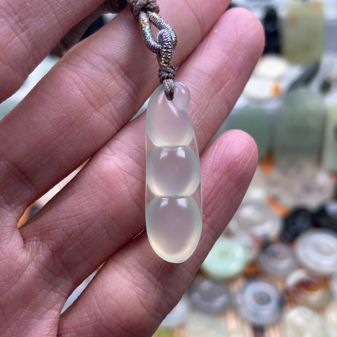 蛇纹石玉颈饰未镶嵌