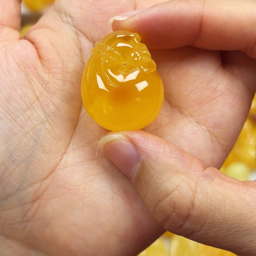 蜜蜡未镶嵌颈饰焦皮妖花钱袋