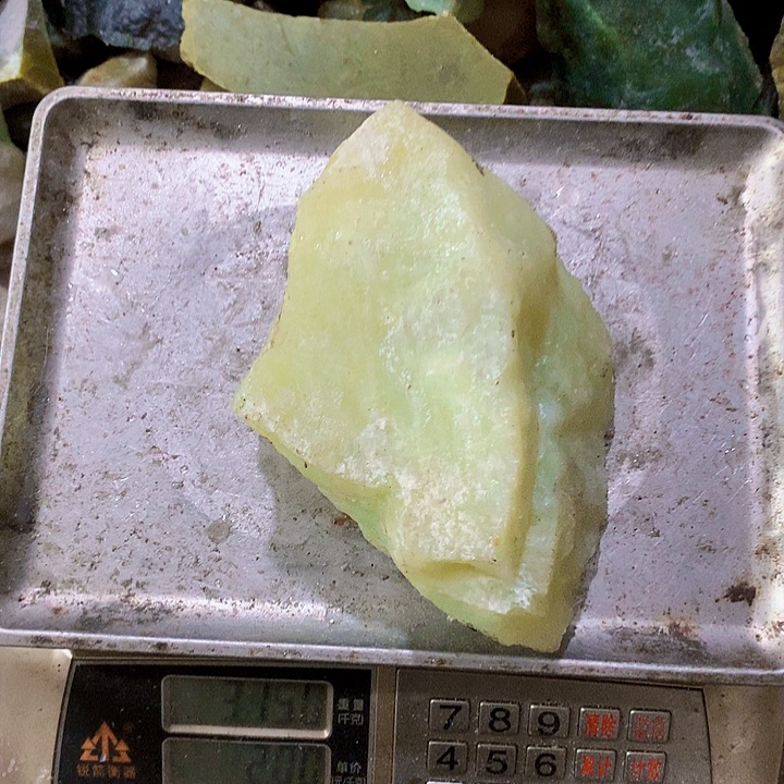 未镶嵌蛇纹石玉珠宝奇石