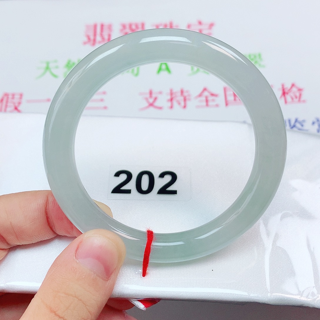 翡翠手镯未镶嵌51圈淡绿圆条翡翠手镯