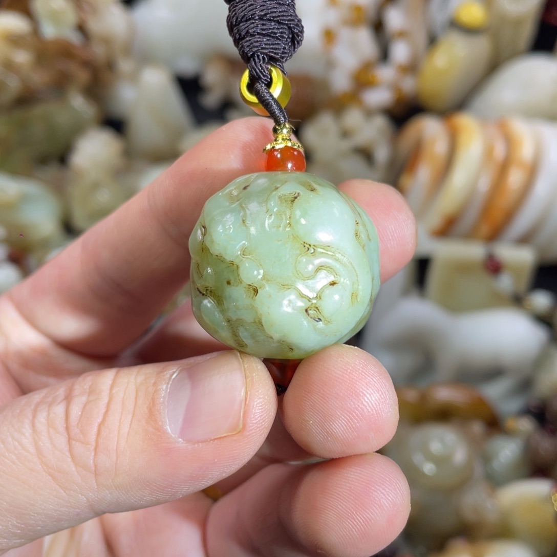 和田玉未镶嵌把件