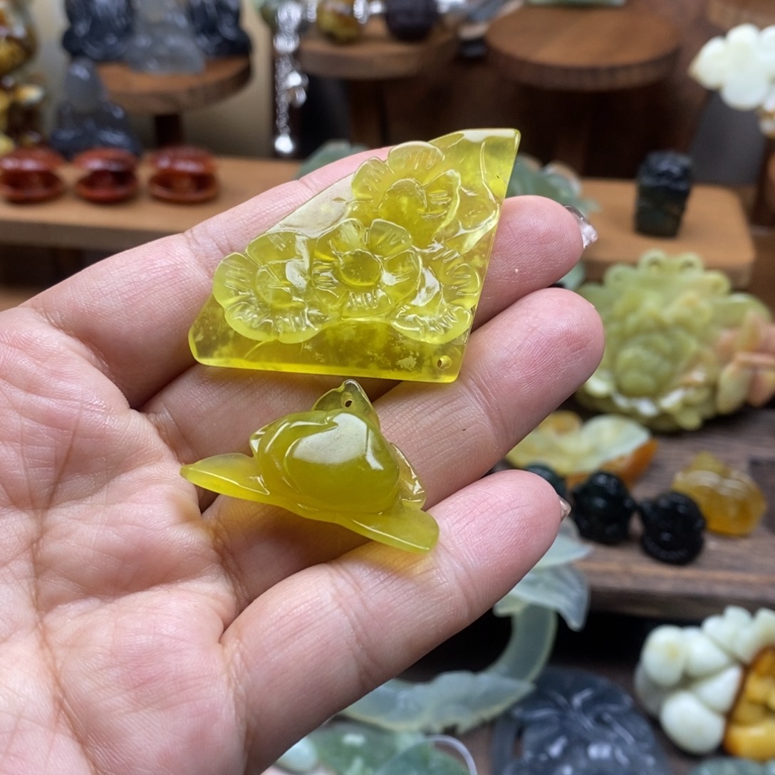 蛇纹石玉未镶嵌吊坠(不含链)