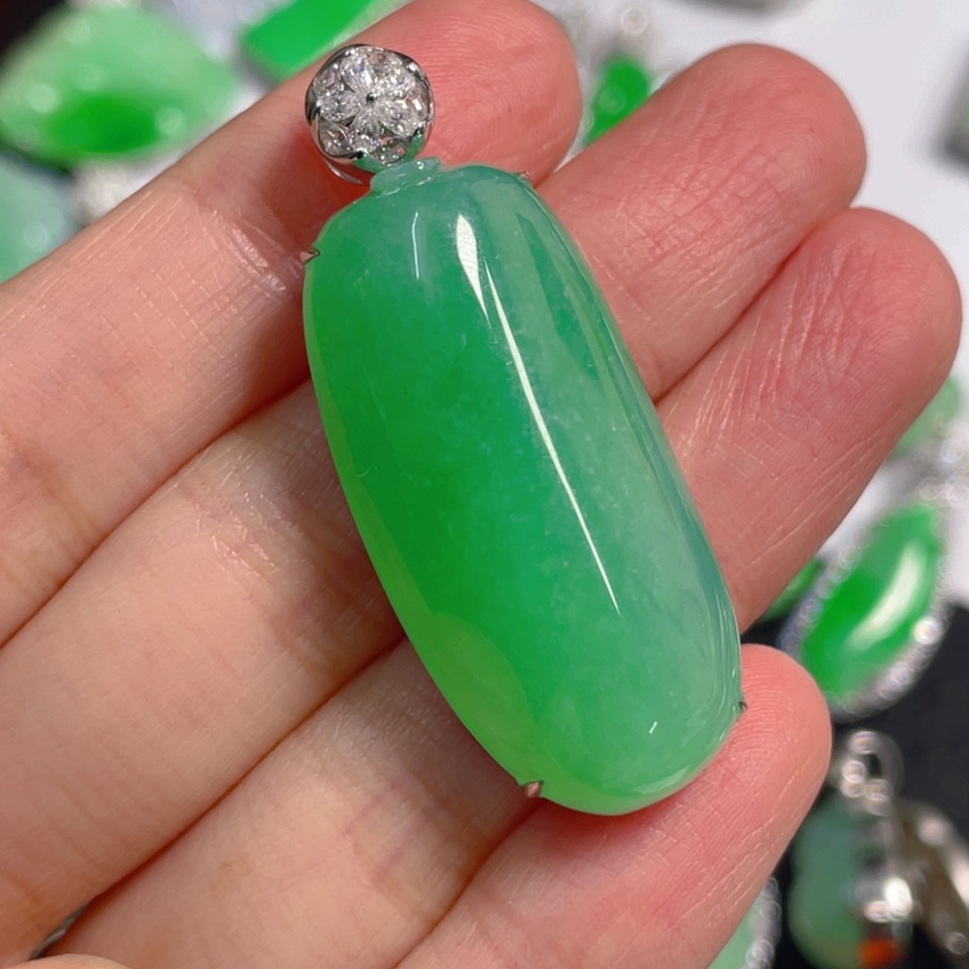 彩***虹翡翠18K金镶嵌吊坠(不含链)