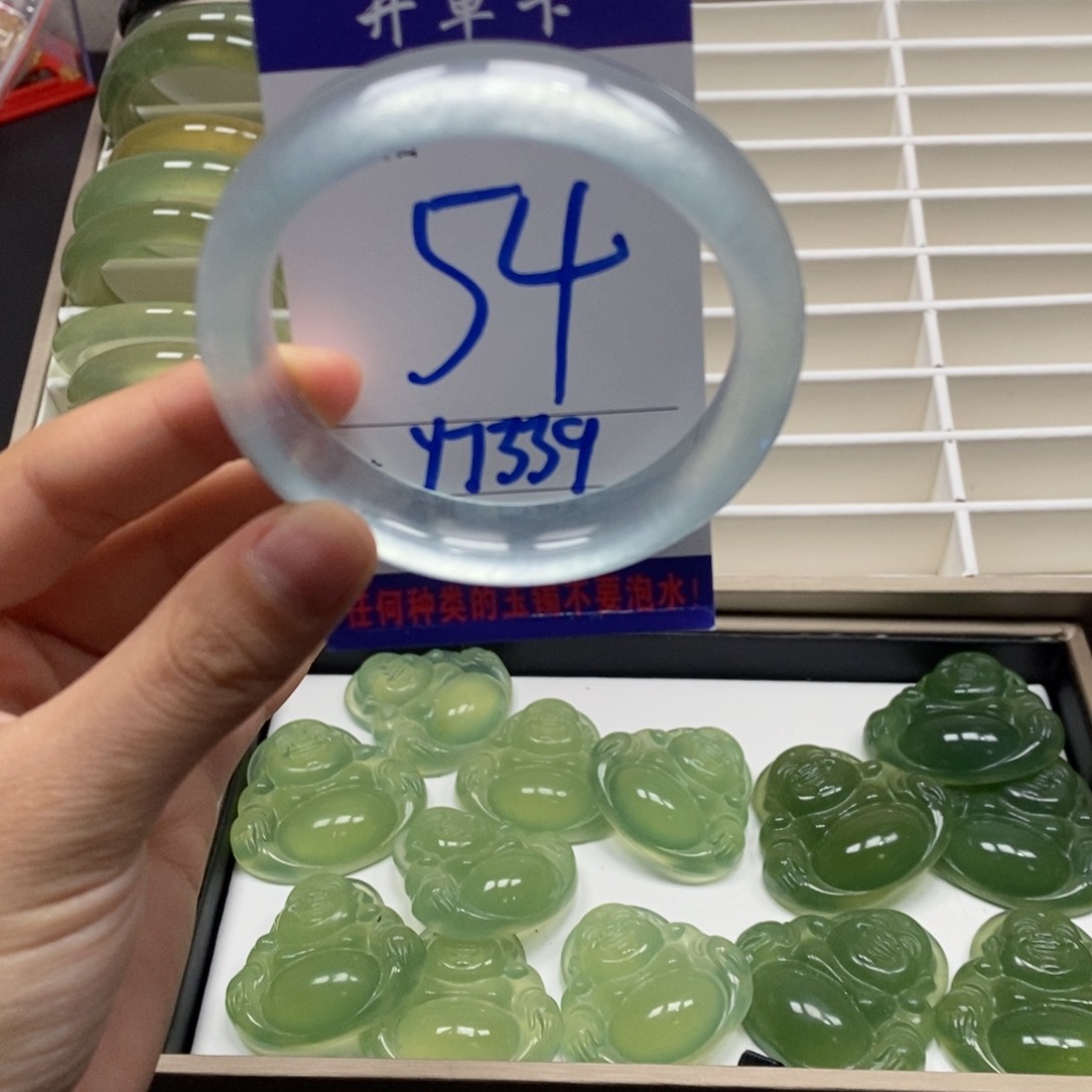 蛇纹石玉手镯未镶嵌