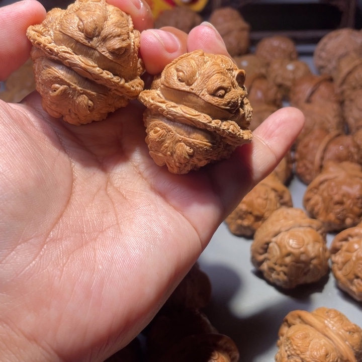 八**财蛤蟆头雕刻的金蟾