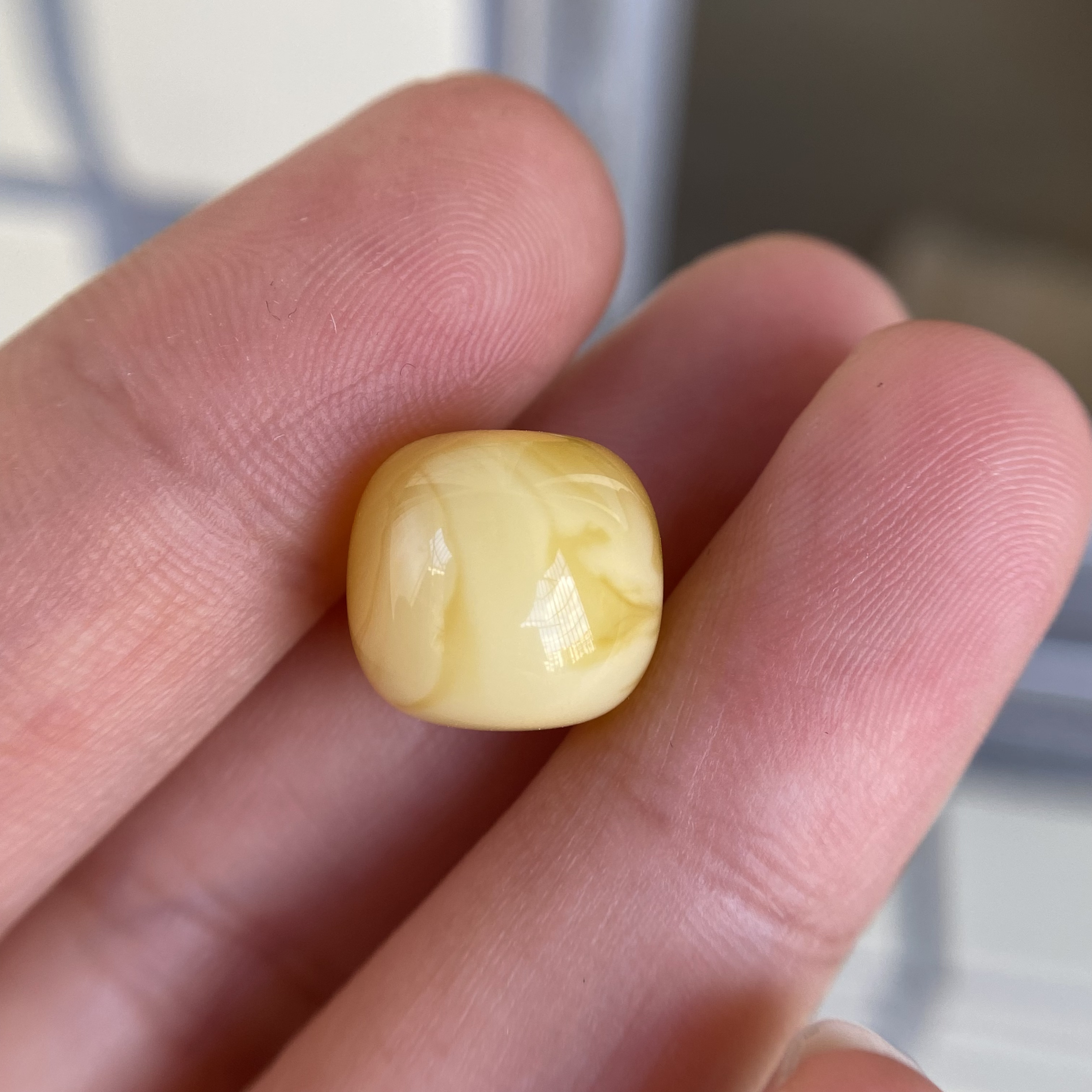蜜蜡胶皮飘浓蜡老型配饰12.6×11.7mm，各方面够用，保天然无杂裂