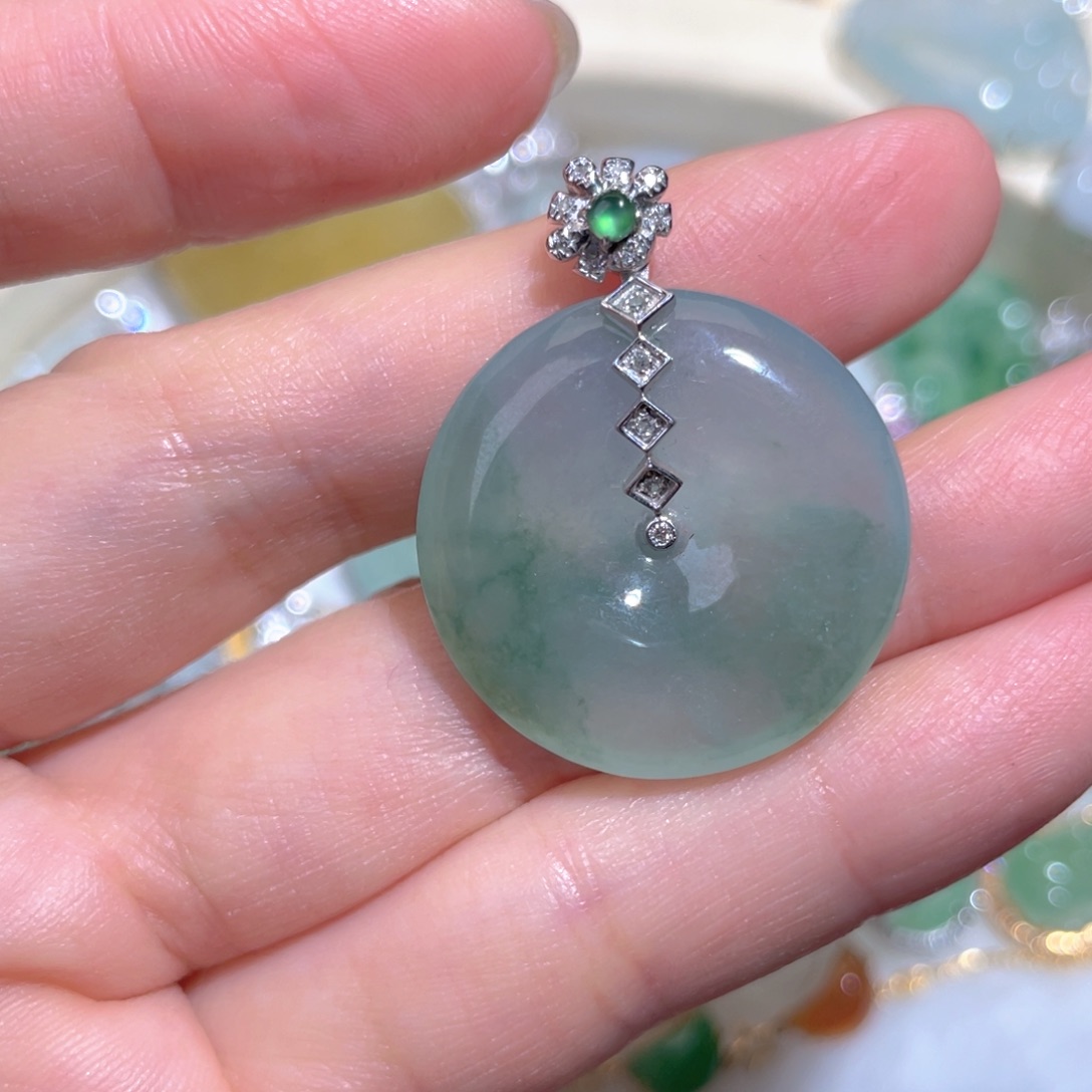 翡翠颈饰18K金镶嵌翡翠