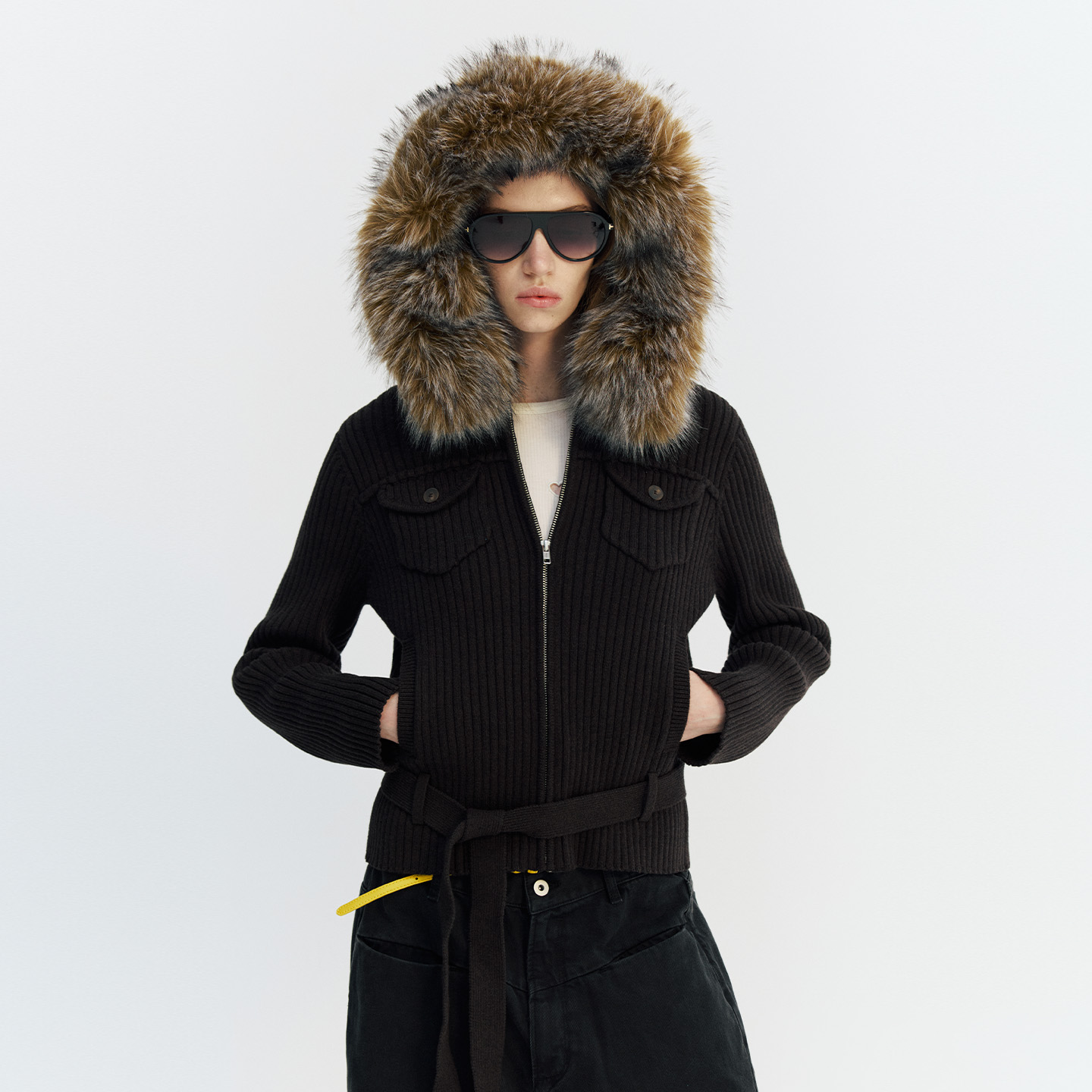 NORYBRAND女装 立体口袋弧线结构绑带收腰可拆卸毛领连帽质感毛衣