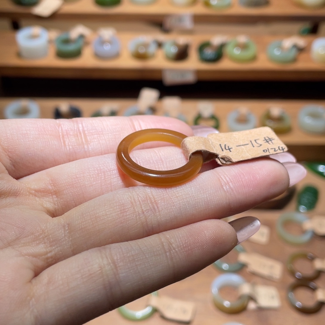 和田玉戒指未镶嵌蟋*?