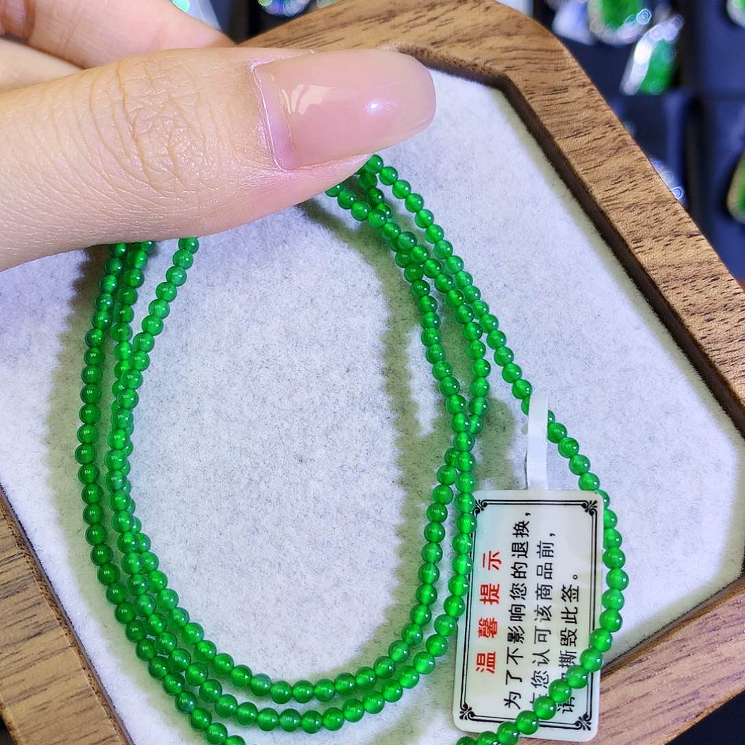 翡翠颈饰未镶嵌佳****8天然翡翠米珠项链