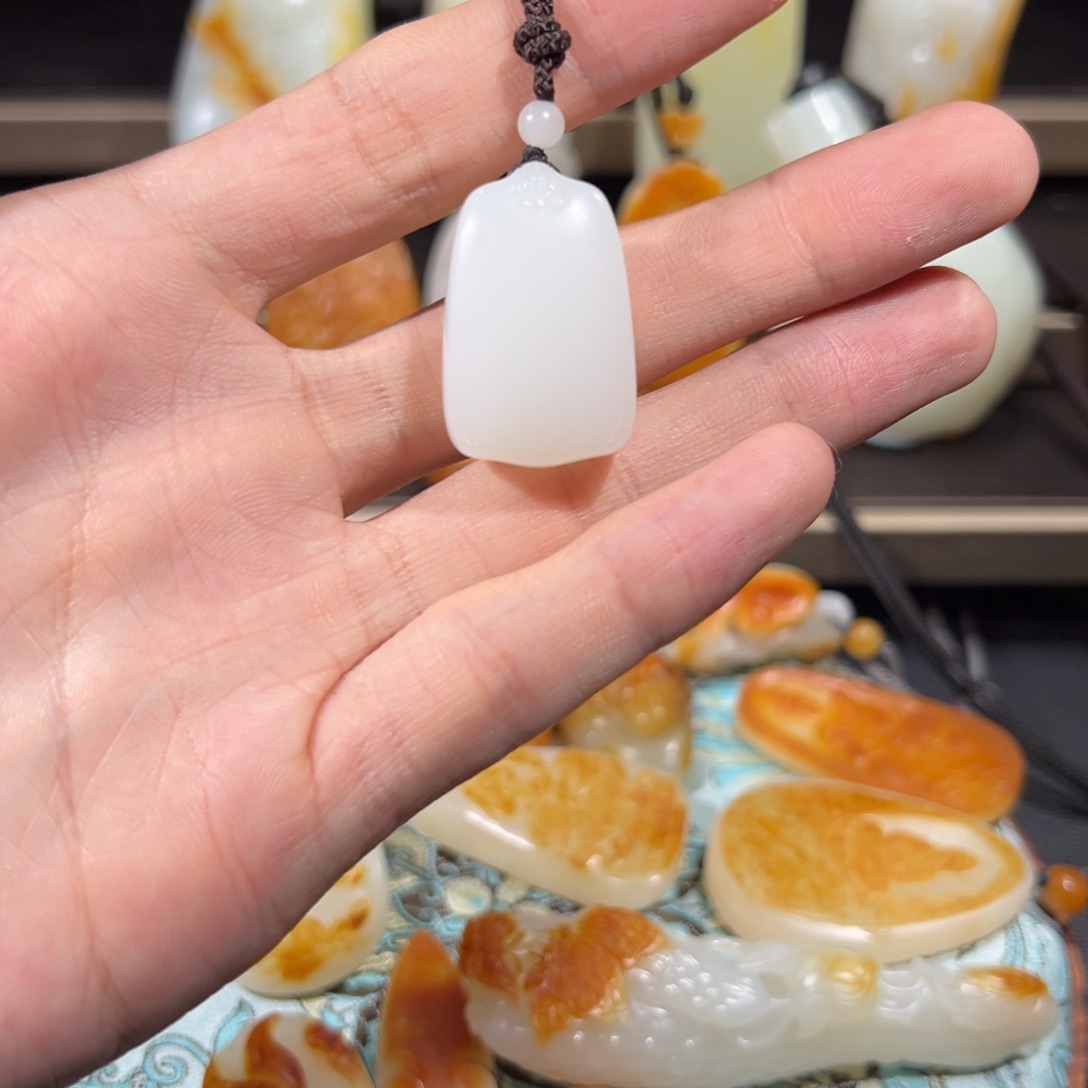 和田玉颈饰未镶嵌，****…
