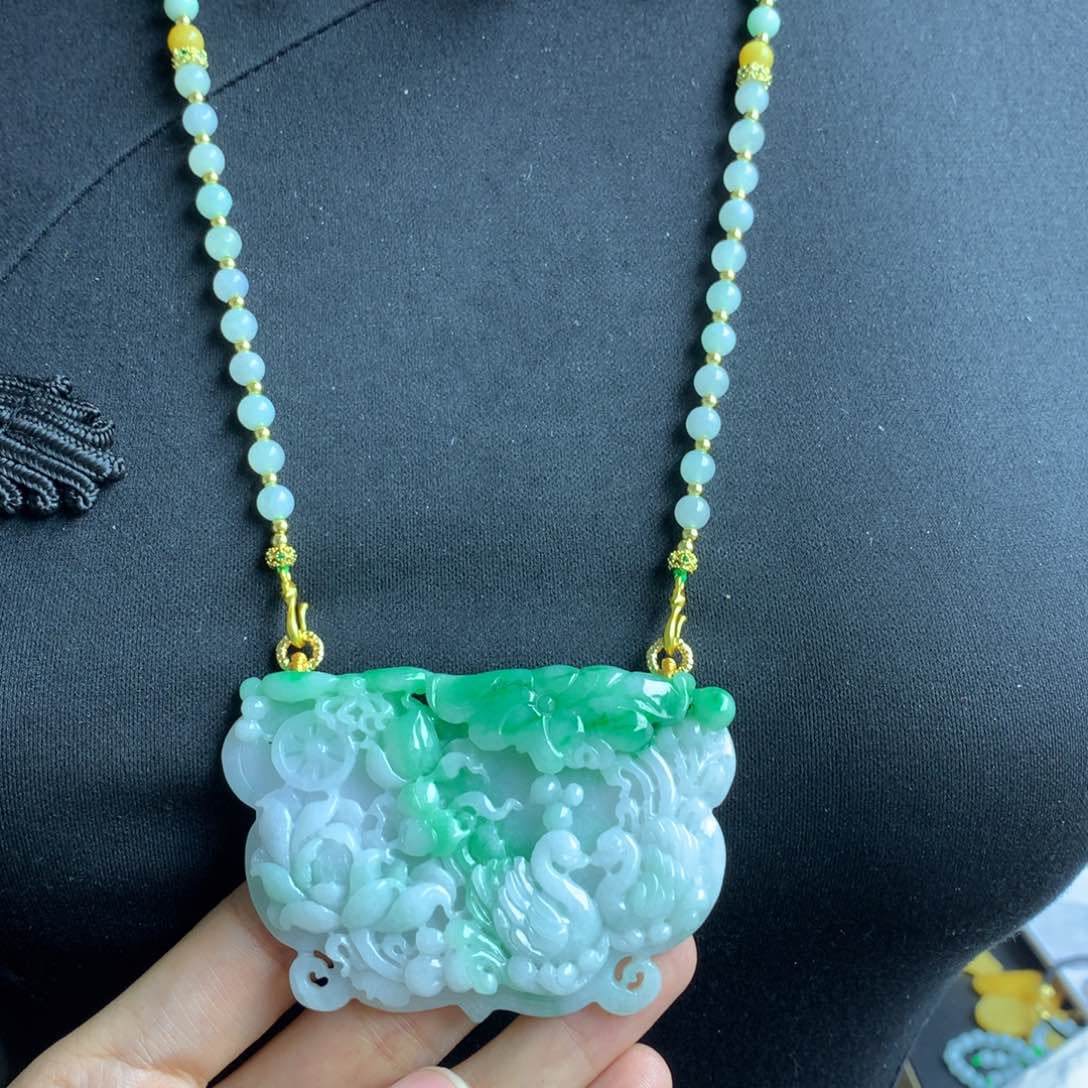 翡翠颈饰未镶嵌翡翠