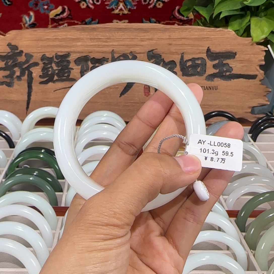 茶***具和田玉手镯未镶嵌