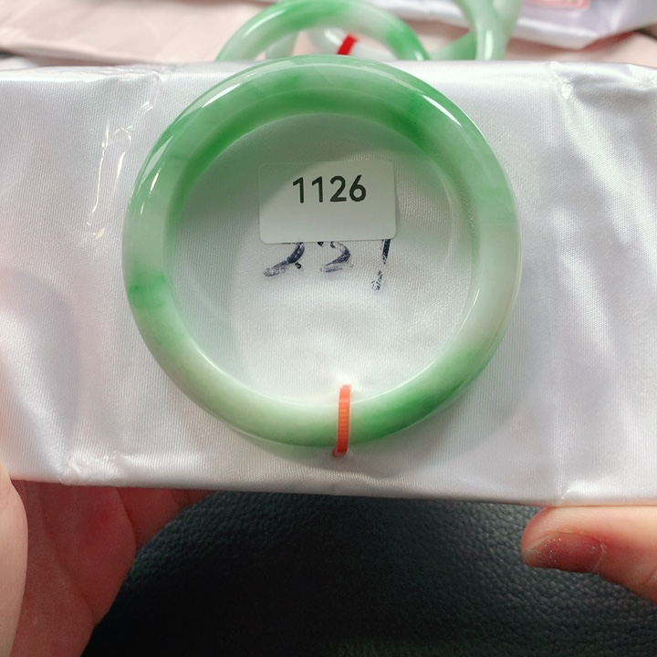 翡翠手镯未镶嵌天然翡翠手镯