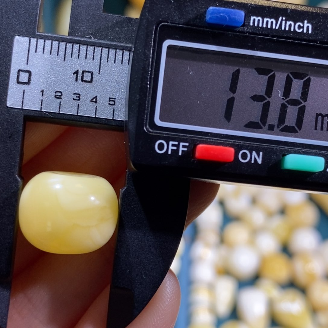 蜜蜡裸石未镶嵌配饰