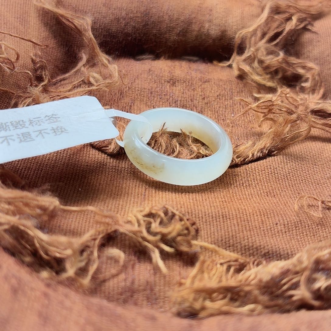 和田玉未镶嵌戒指白底两口糖小细圈