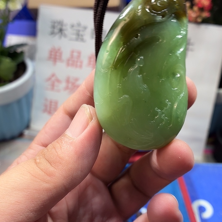 颈饰未镶嵌和田玉（糖玉）