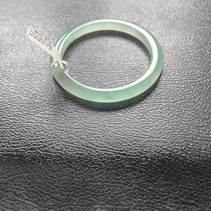 浮****石英质玉（非洲翠）未镶嵌手镯