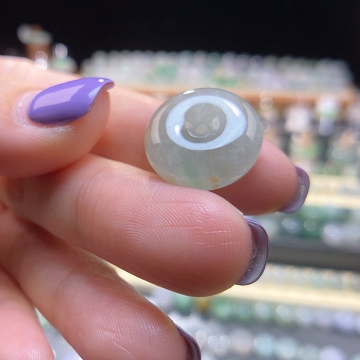 翡翠未镶嵌颈饰洒金飘绿