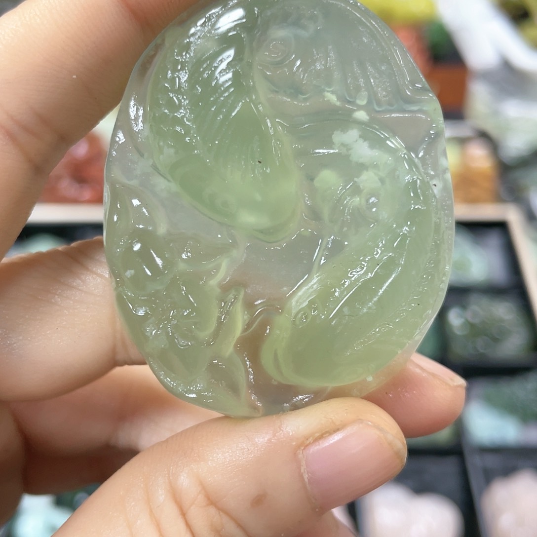 蛇纹石玉颈饰合金