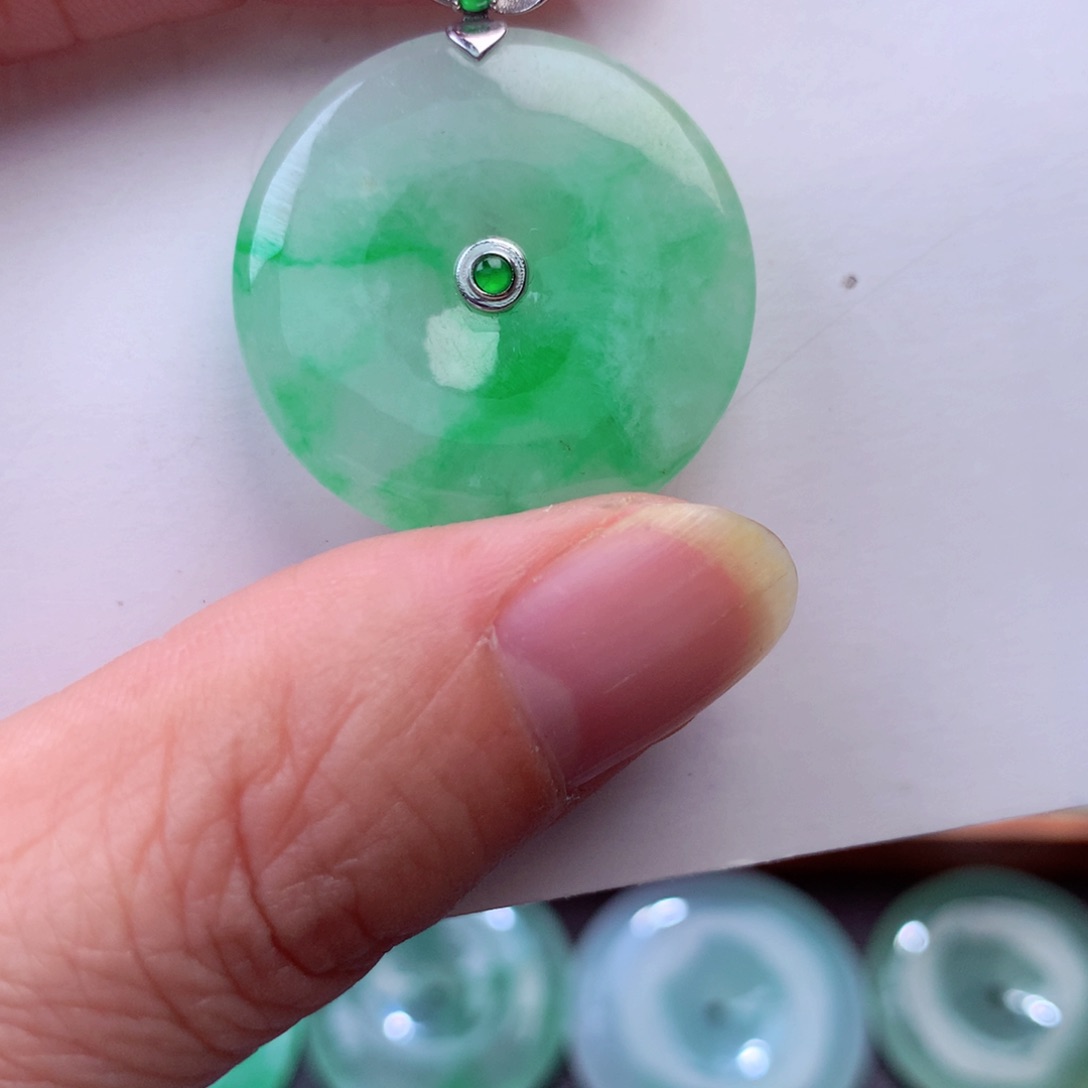 翡翠吊坠(不含链)18K金镶嵌