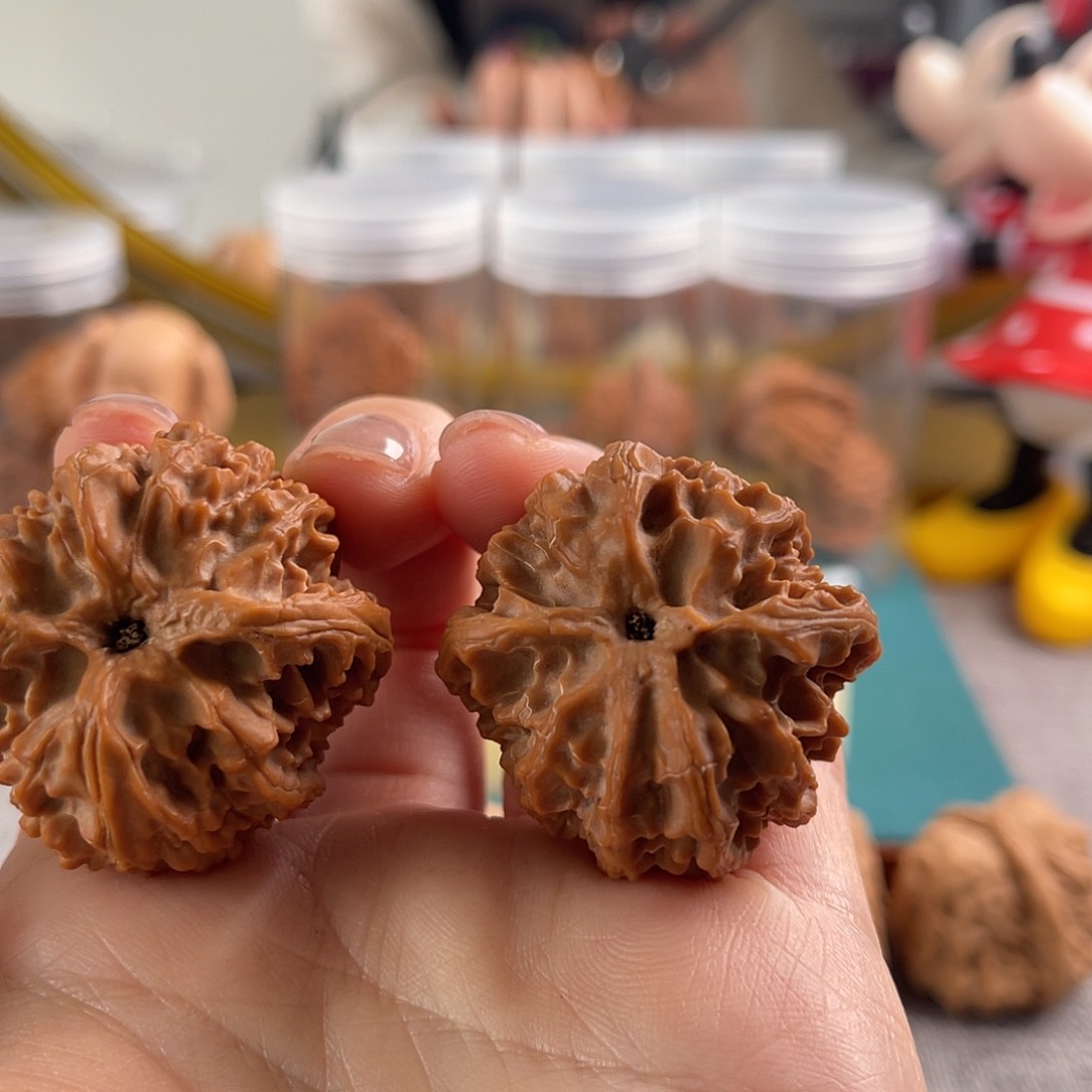 文玩核桃吊坠哆****咪38苹果