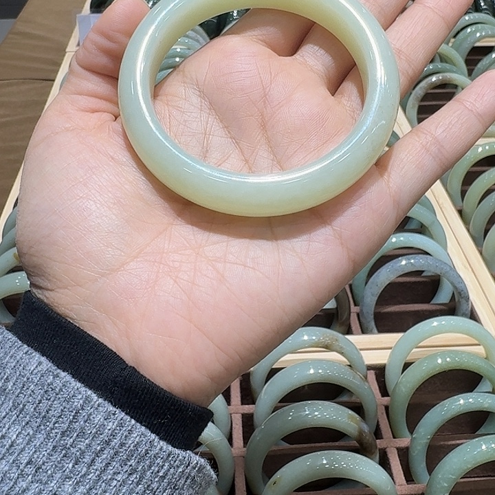 瑰***宝和田玉（糖玉）未镶嵌手链