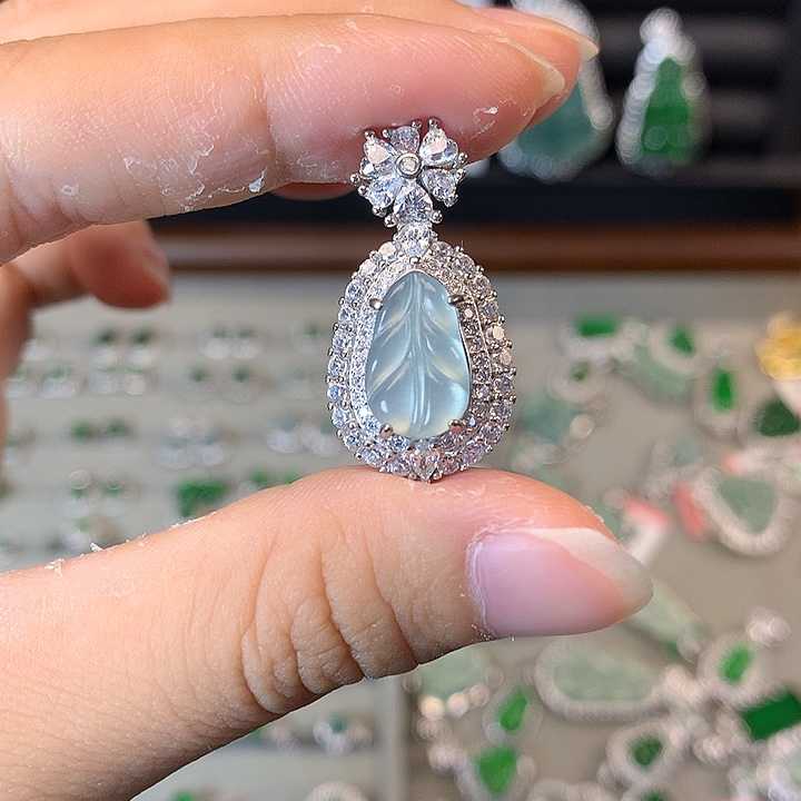 翡翠未镶嵌颈饰吊坠