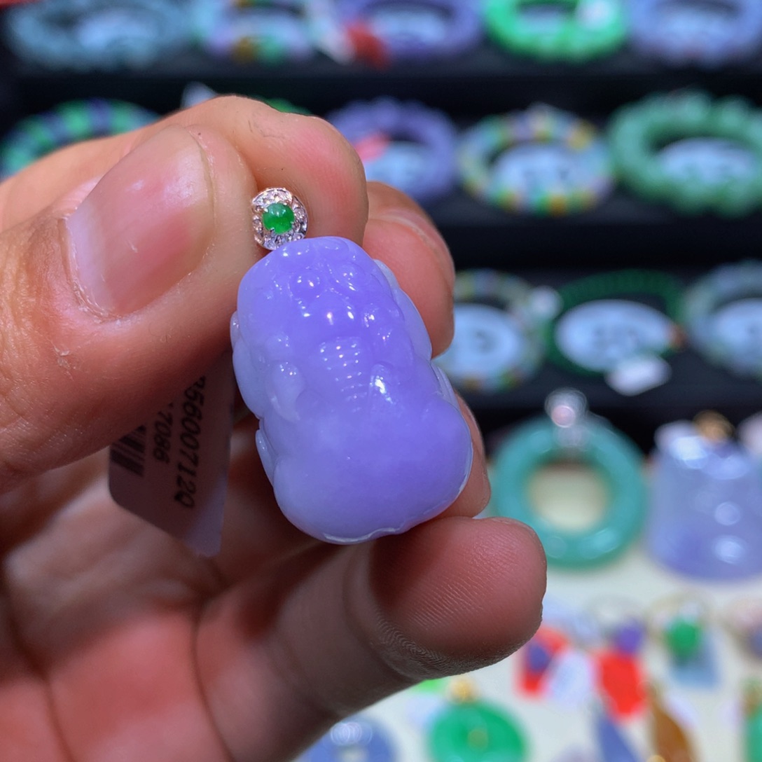 翡翠18K金镶嵌颈饰